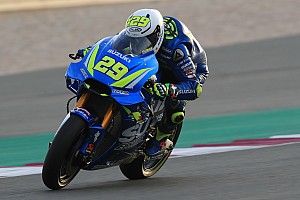 Iannone sorprende a los favoritos y lidera en Qatar