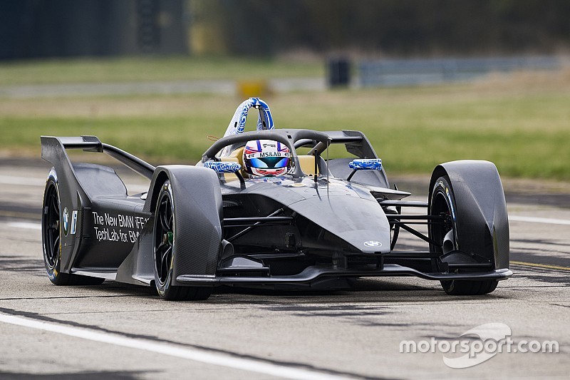 BMW mit dem neuen Formel-E-Auto erstmals auf der Strecke