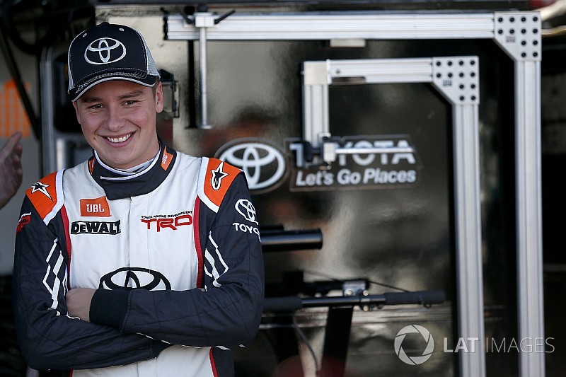 Chili Bowl: Bell goes back to back; heartbreak for Larson