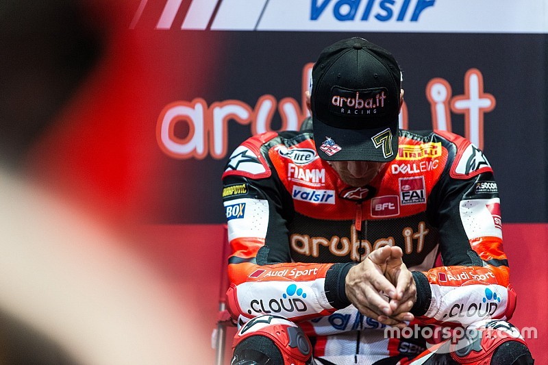 Chaz Davies blessé au genou dans une lourde chute