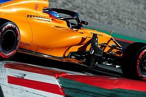 McLaren столкнулась с очередной поломкой на тестах и меняет мотор