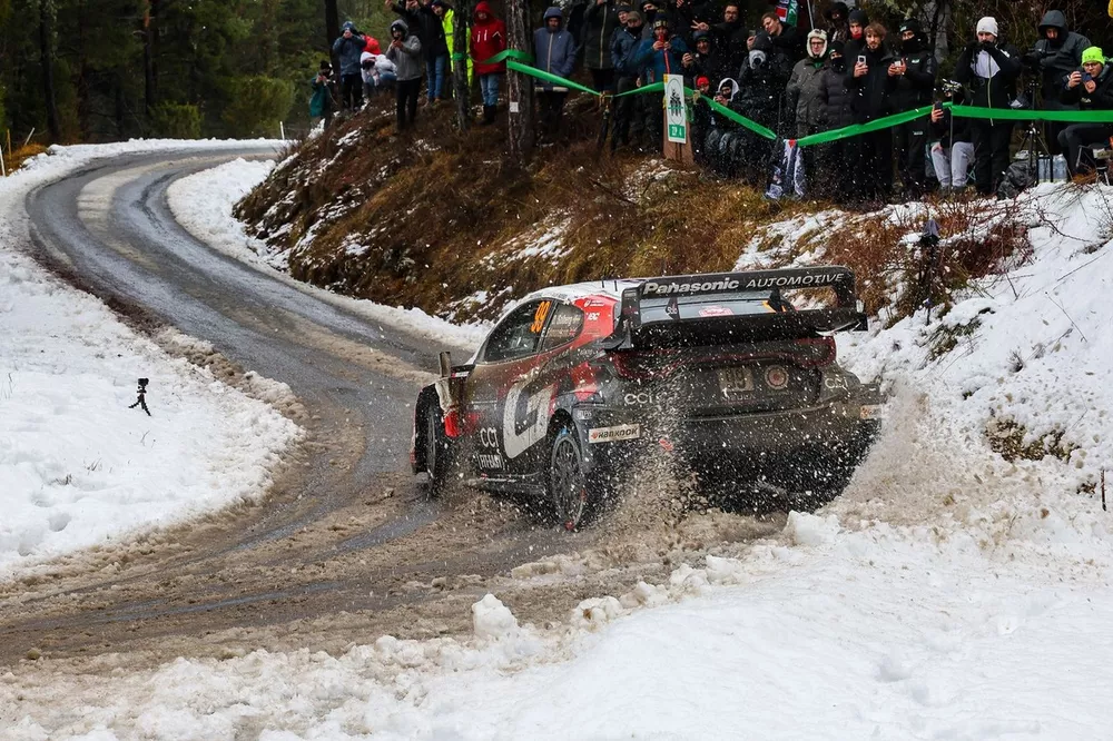 Oliver Solberg Elliott Edmondson, Toyota Gazoo Racing WRT Toyota GR Yaris Rally1