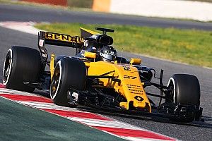 FIA заставила Renault изменить заднее крыло