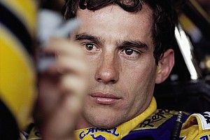 Hill vergelijkt Verstappen met jonge Ayrton Senna: "Hij zal hiervan leren"