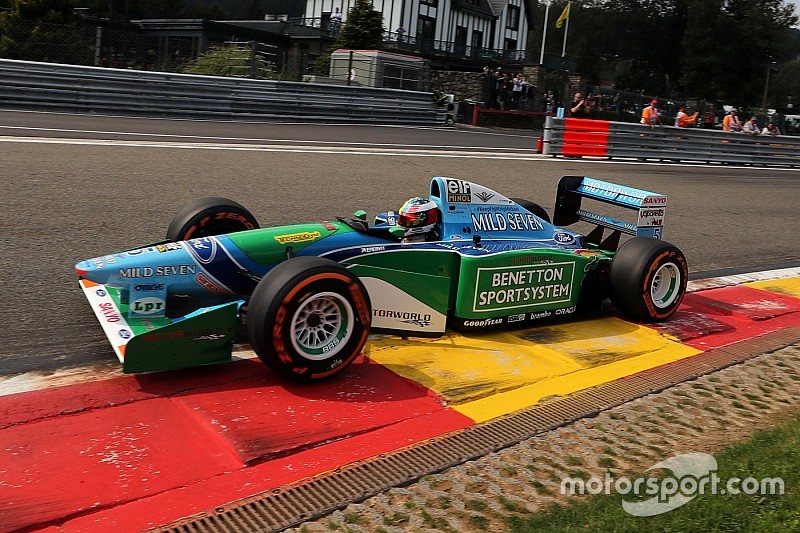Mick Schumacher beraksi di mobil F1 Michael Schumacher