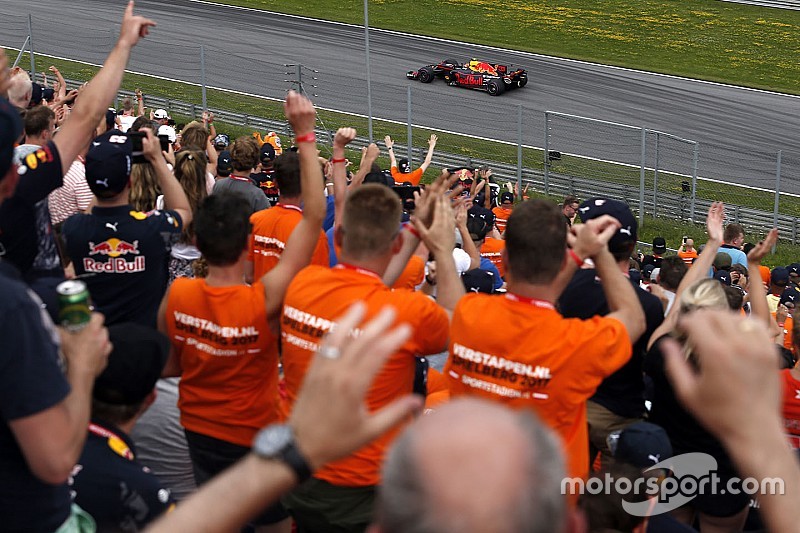 In beeld: Het oranjelegioen op de been voor Max Verstappen