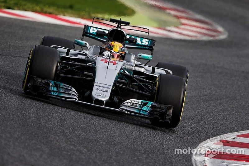 Hamilton espera ritmo "espetacular" da Ferrari na Austrália