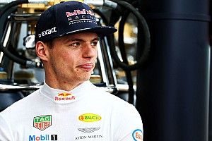 Verstappen spera che i motori V10 ritornino in F.1 in futuro
