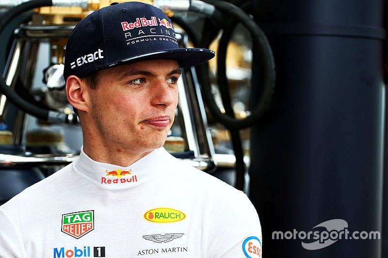 Verstappen spera che i motori V10 ritornino in F.1 in futuro