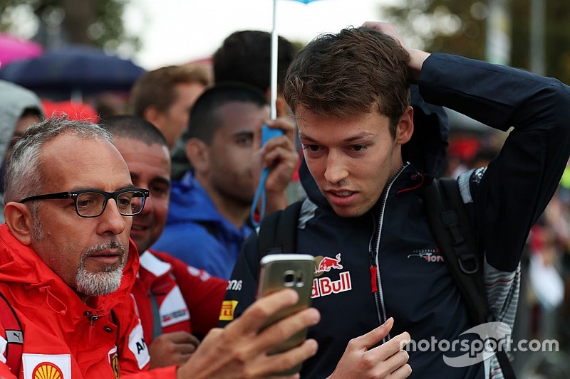 Toro Rosso, Kvyat'ı Rusya'da açıklayacak, ikinci koltuk için Ticktum bekleniyor