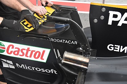Renault: l'ala posteriore con il profilo a... banana