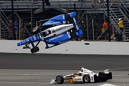 Castroneves over megaklapper Dixon: “Ik sloot mijn ogen en dook ineen”