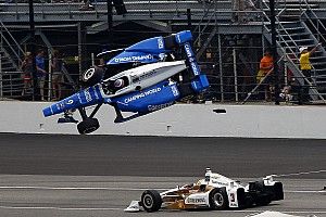 Castroneves on Dixon shunt: “They were flying. I duck, close my eyes”