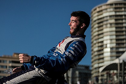 James Deane increases his chances for a championship with the win