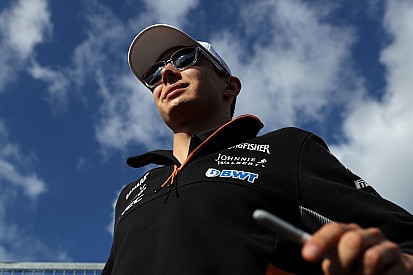 Ocon: "Il mio obiettivo 2017? Un podio e stare davanti a Perez"