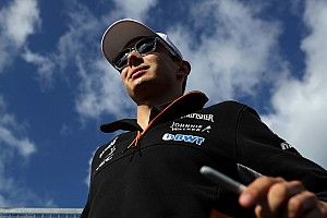Ocon: "Il mio obiettivo 2017? Un podio e stare davanti a Perez"