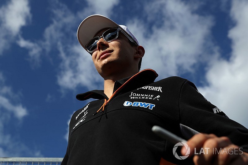 Ocon: "Il mio obiettivo 2017? Un podio e stare davanti a Perez"