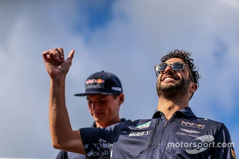 Ricciardo diz que se entendeu com Verstappen após toque