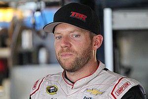 Regan Smith secures NASCAR ride for 2017