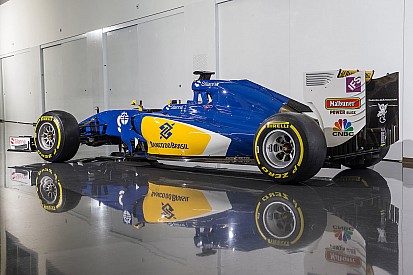 Sauber F1 team reveals modified 2016 livery