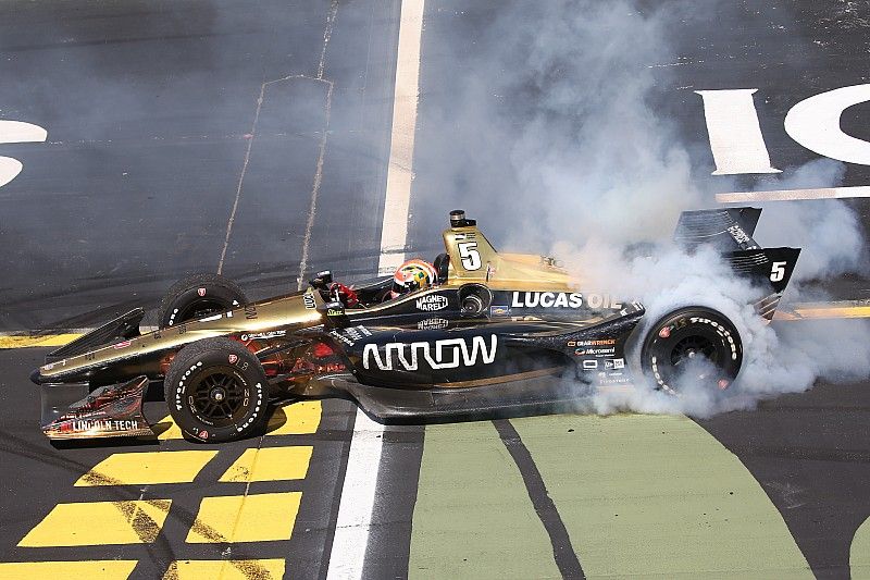 Race winner James Hinchcliffe, Schmidt Peterson Motorsports Honda