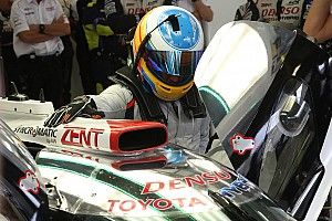 Fotogallery: le prime foto di Alonso sulla Toyota TS050 Hybrid