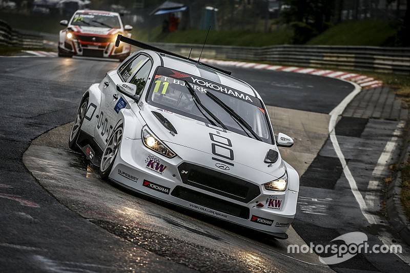 Björk bravúros körrel a pole-ban a Zöld Pokolban, Michelisz a 3.!