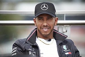 Hamilton non si fida: "La Ferrari potrebbe essersi nascosta"