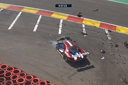 Video: Tincknell ongedeerd na heftige crash op Spa
