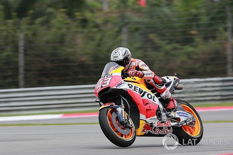 EL4 - Márquez manque de chuter, et termine en tête