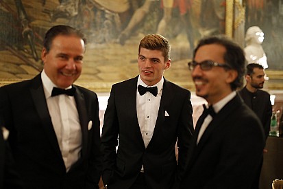 Newey: Verstappen követ még el hibákat, de túl fog ezeken lépni