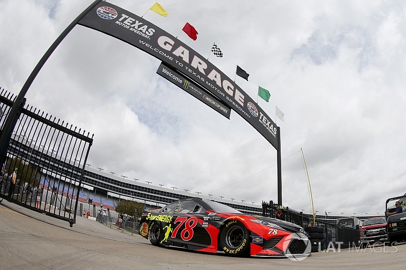 Truex and Larson taken out early due to tire failures