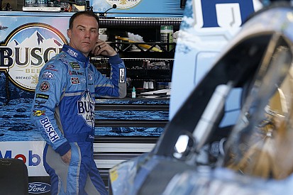 Harvick manda en la última práctica en Phoenix y Suárez en 24°