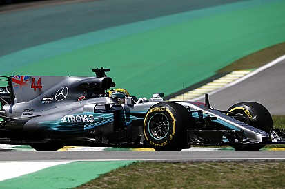 Hamilton begint weekend in Brazilië met snelste tijd, Verstappen op P4
