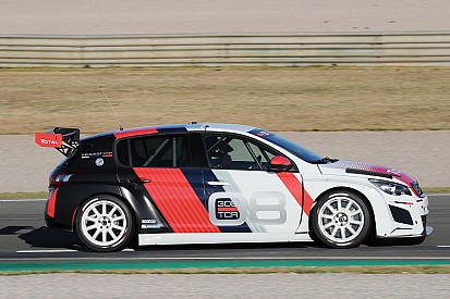 Doppio colpo per la DG Sport: Comte sulla 308 TCR, Eric Nève team manager