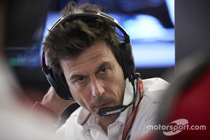 Wolff: Mercedes kendine gelmeli!