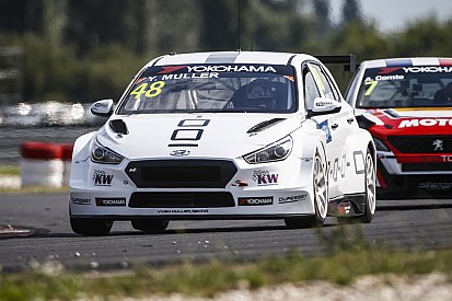 Yvan Muller, victoria y liderato en la carrera 2