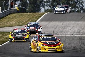 Uitslagen WTCR-races Slowakije blijven nog lang onder voorbehoud