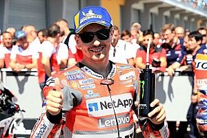 Lorenzo: "Felice della prima fila, ma di più per il passo gara. Domani userò una media al posteriore"