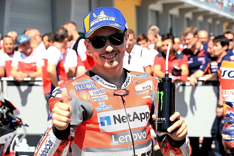 Lorenzo blij met plek drie, Dovizioso verwacht groepsrace