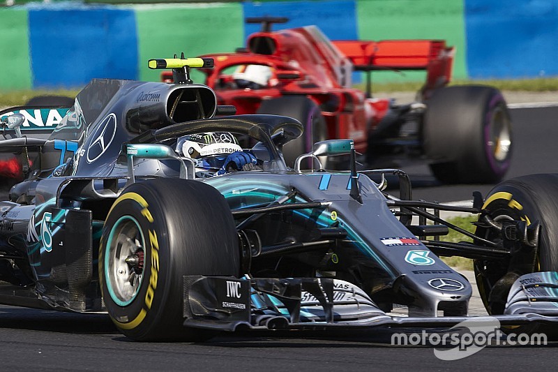 F1-es autó fejjel lefelé: vajon lehetséges?