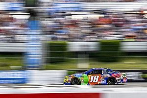 NASCAR Cup Series: Kyle Busch menang di tengah insiden besar akhir balapan