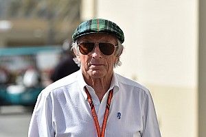 Stewart: Grid girls não têm culpa de falta de mulheres na F1