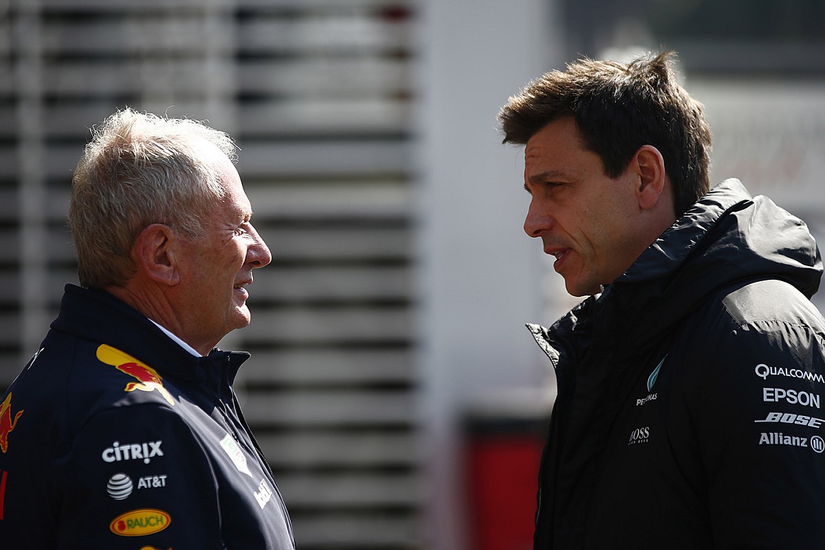 Marko: "Max buttato fuori dal pilota Mercedes Ocon!". Wolff: "Non mi abbasso al suo livello"
