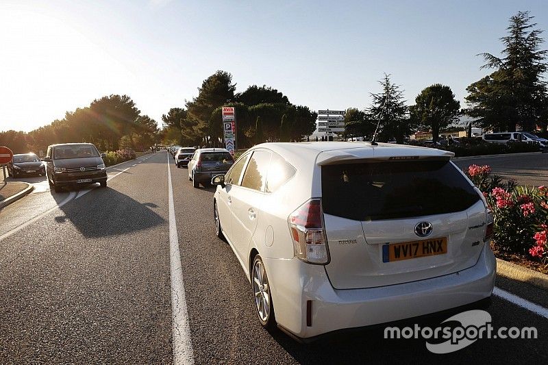 Verkeer buiten het circuit