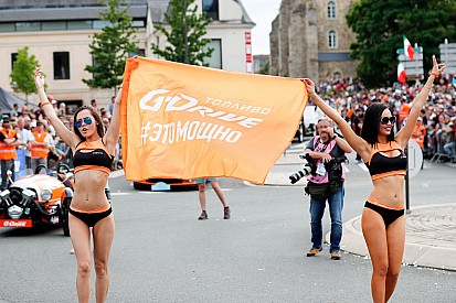 Fotogallery: ecco le grid girl della 24 Ore di Le Mans e del GP di Catalogna di MotoGP