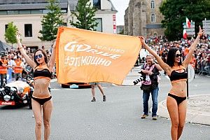Fotogallery: ecco le grid girl della 24 Ore di Le Mans e del GP di Catalogna di MotoGP