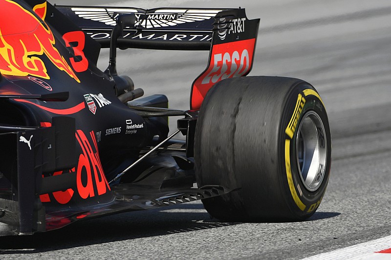 Bandenslijtage verrast Pirelli, Sainz spreekt van 'onbestuurbare' auto
