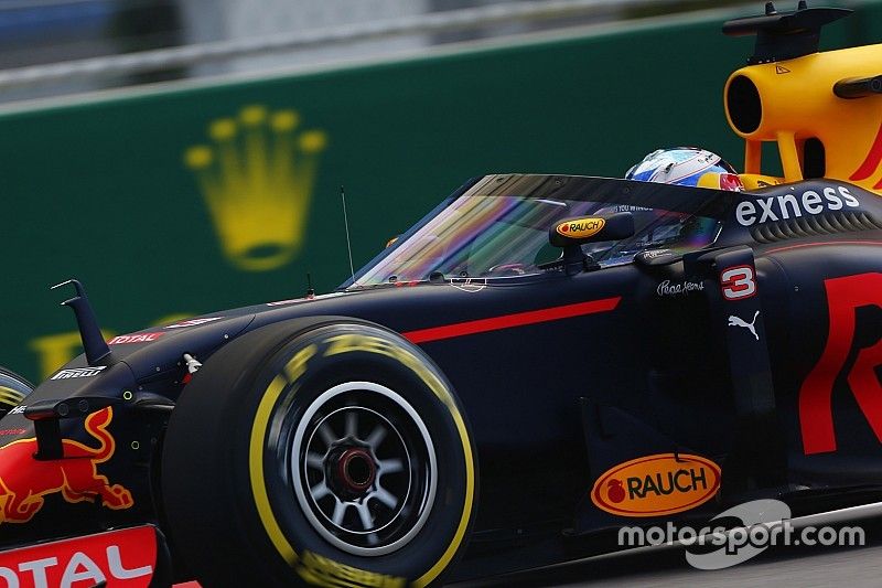 Daniel Ricciardo, Red Bull Racing RB12 with aeroscreen