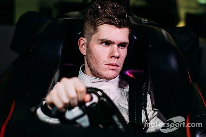 Geen autosport door corona? Van Buren ziet het simracen floreren